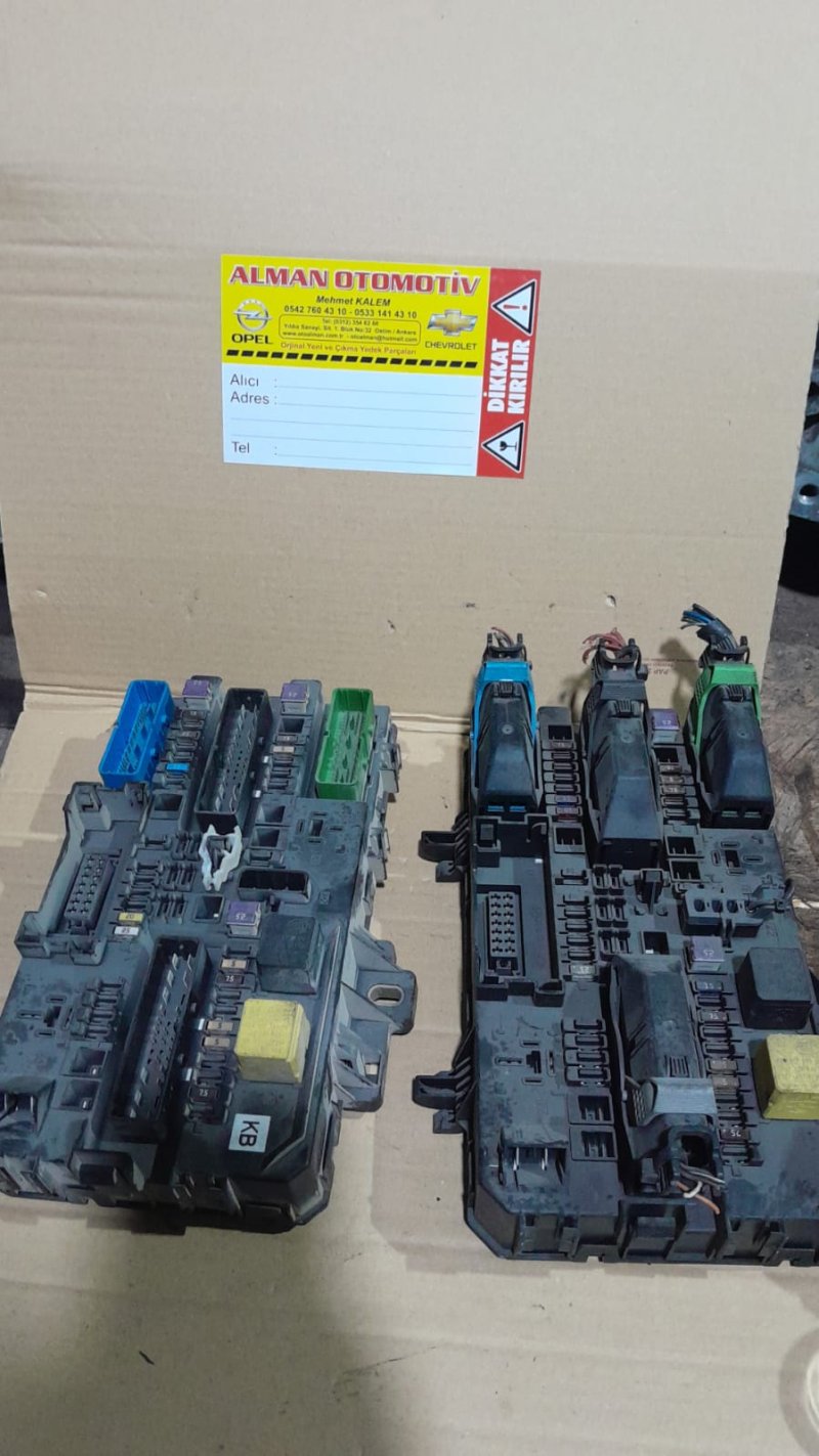 Opel Astara H Arka Bagaj Sigorta Kutusu Çıkma 